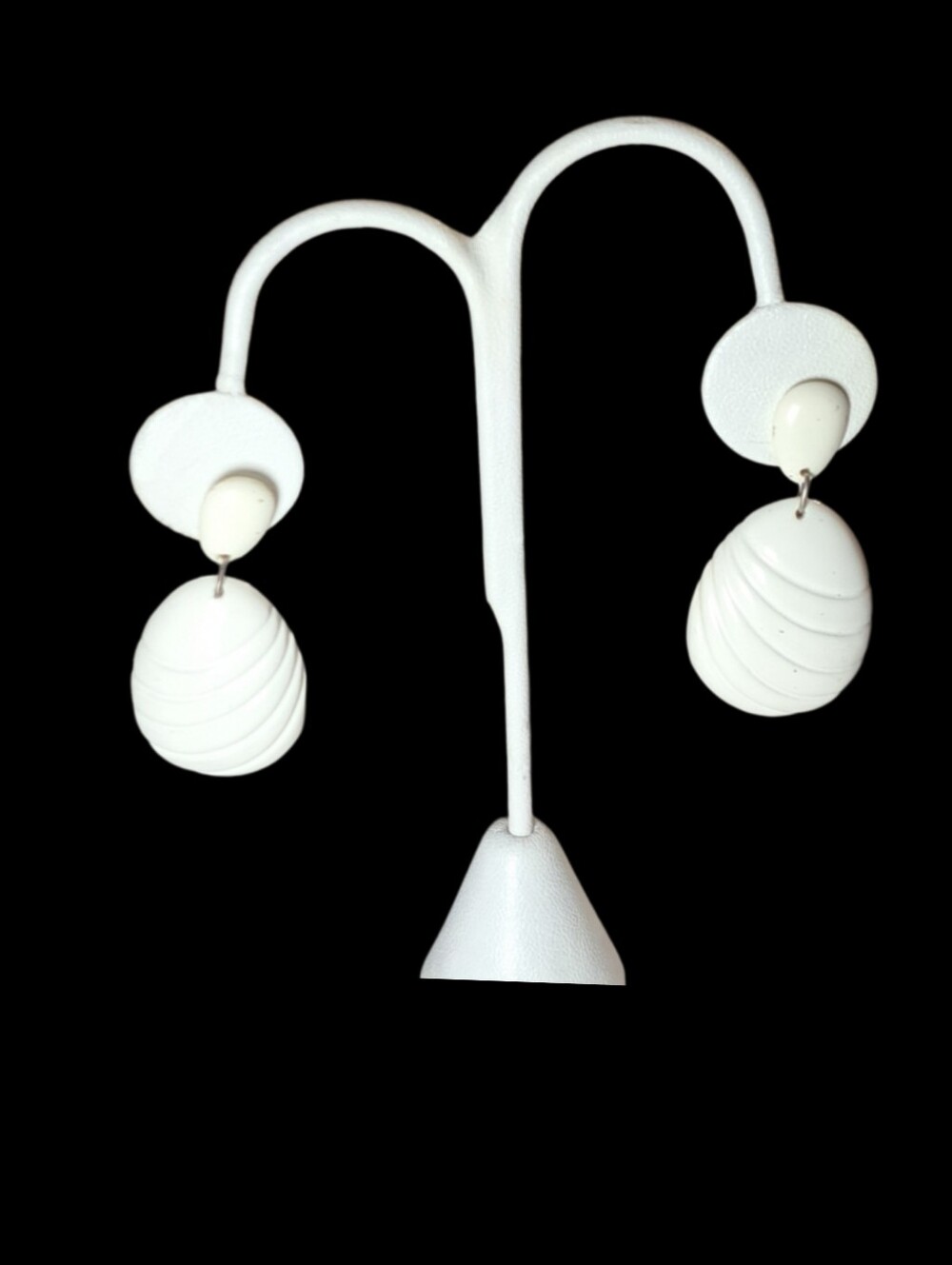 🙋 10/$20. White Opposing Tear Drops Dangling Earrings. NWOT